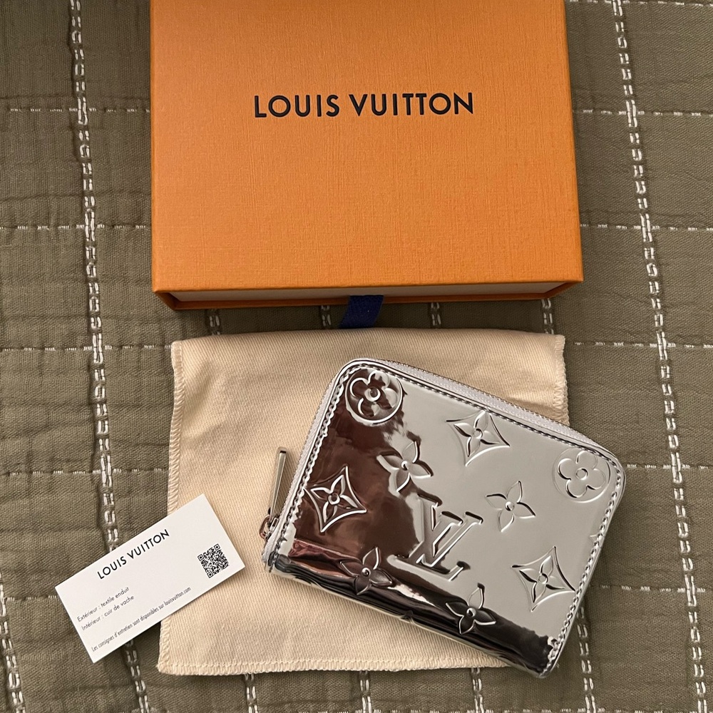Louis Vuitton Silver Mirrored Zippy Coin Purse